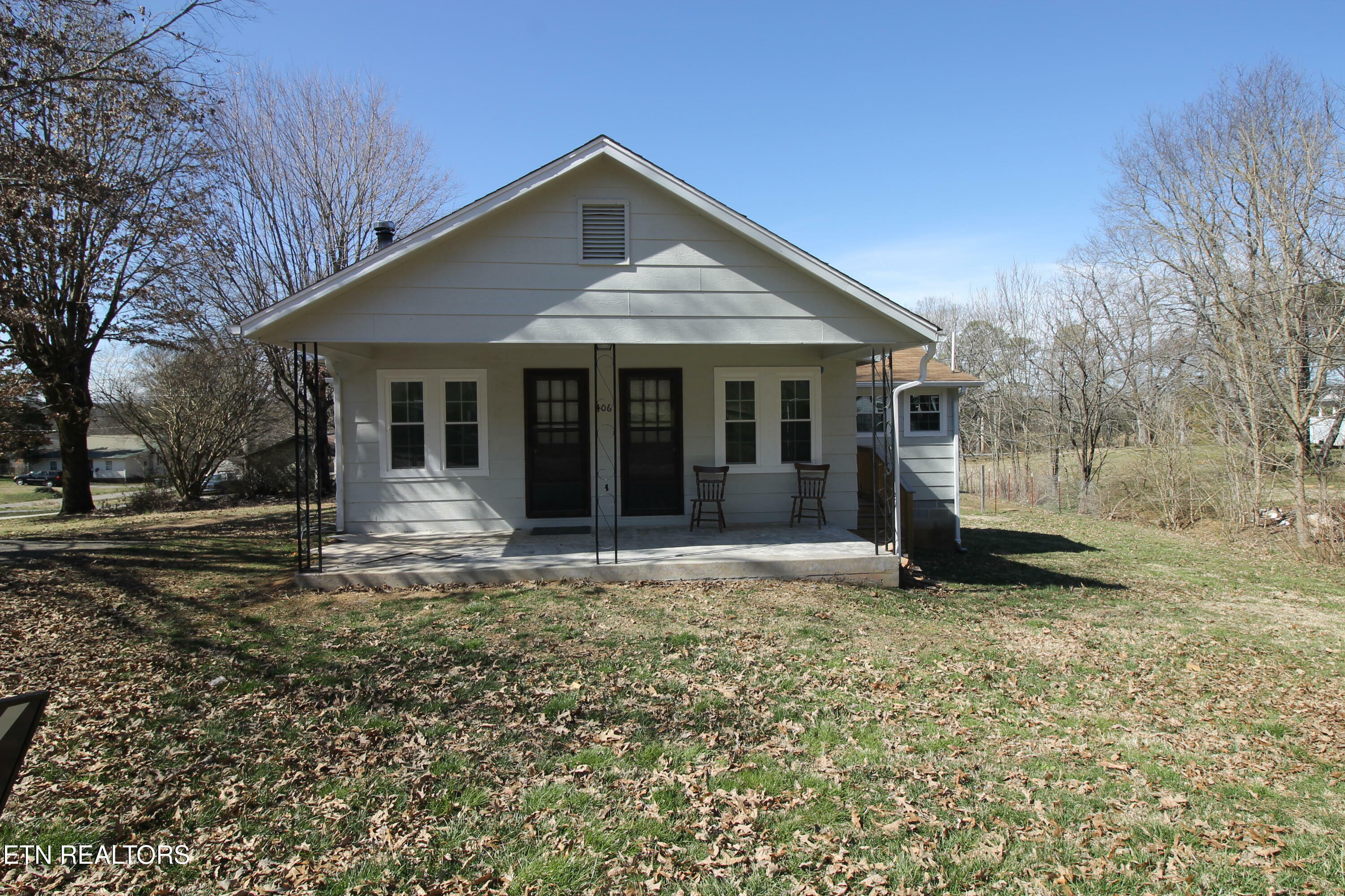 Property Photo:  406 Collins St  TN 37826 