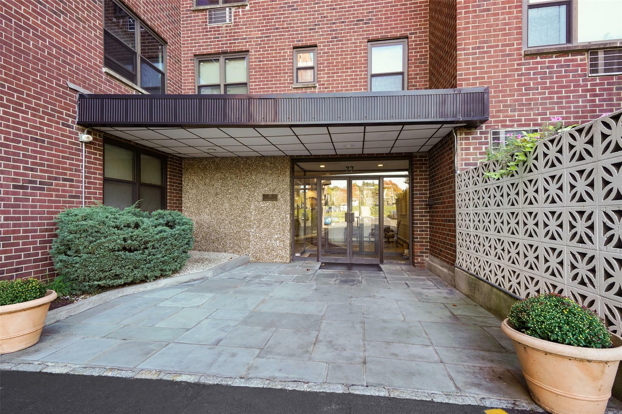 Property Photo:  77 Carpenter Avenue 1R  NY 10549 