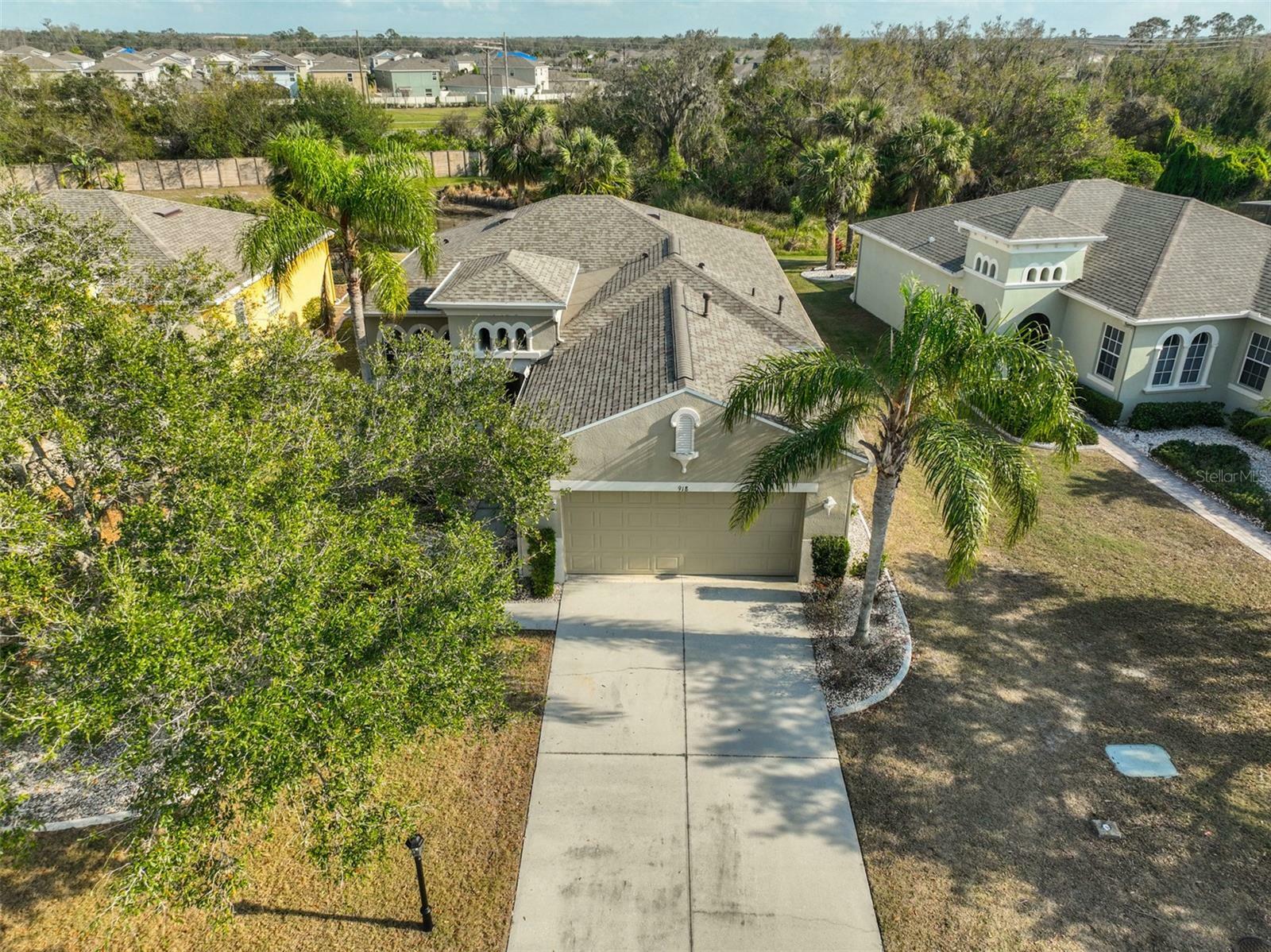 Property Photo:  918 Regal Manor Way  FL 33573 