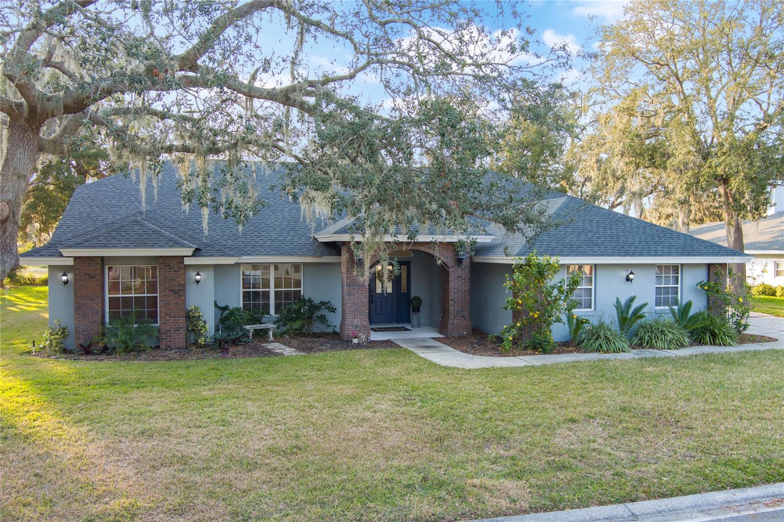 Property Photo: 7026 Parliament Place FL 33809