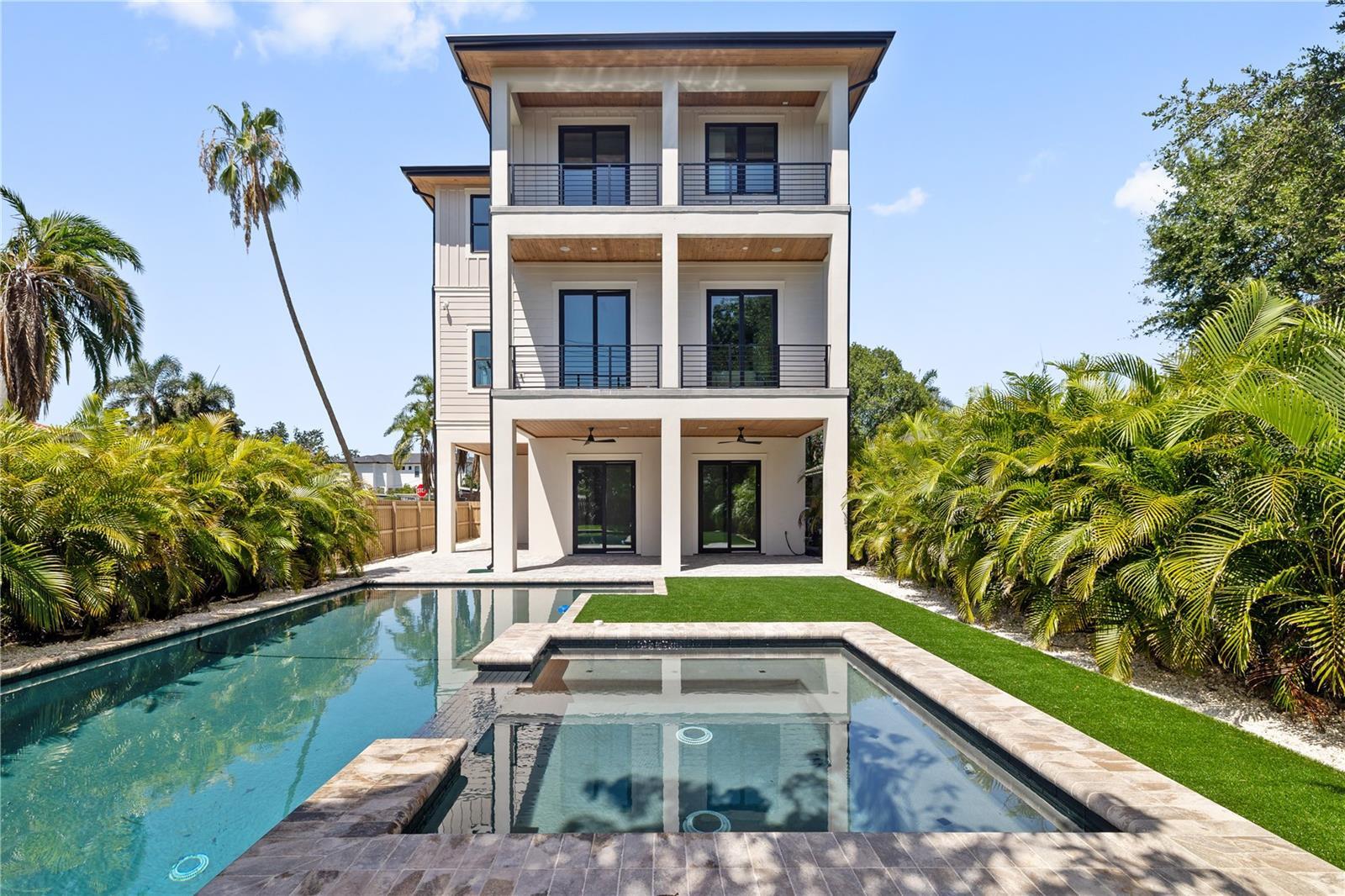 Property Photo: 531 Danube Avenue FL 33606