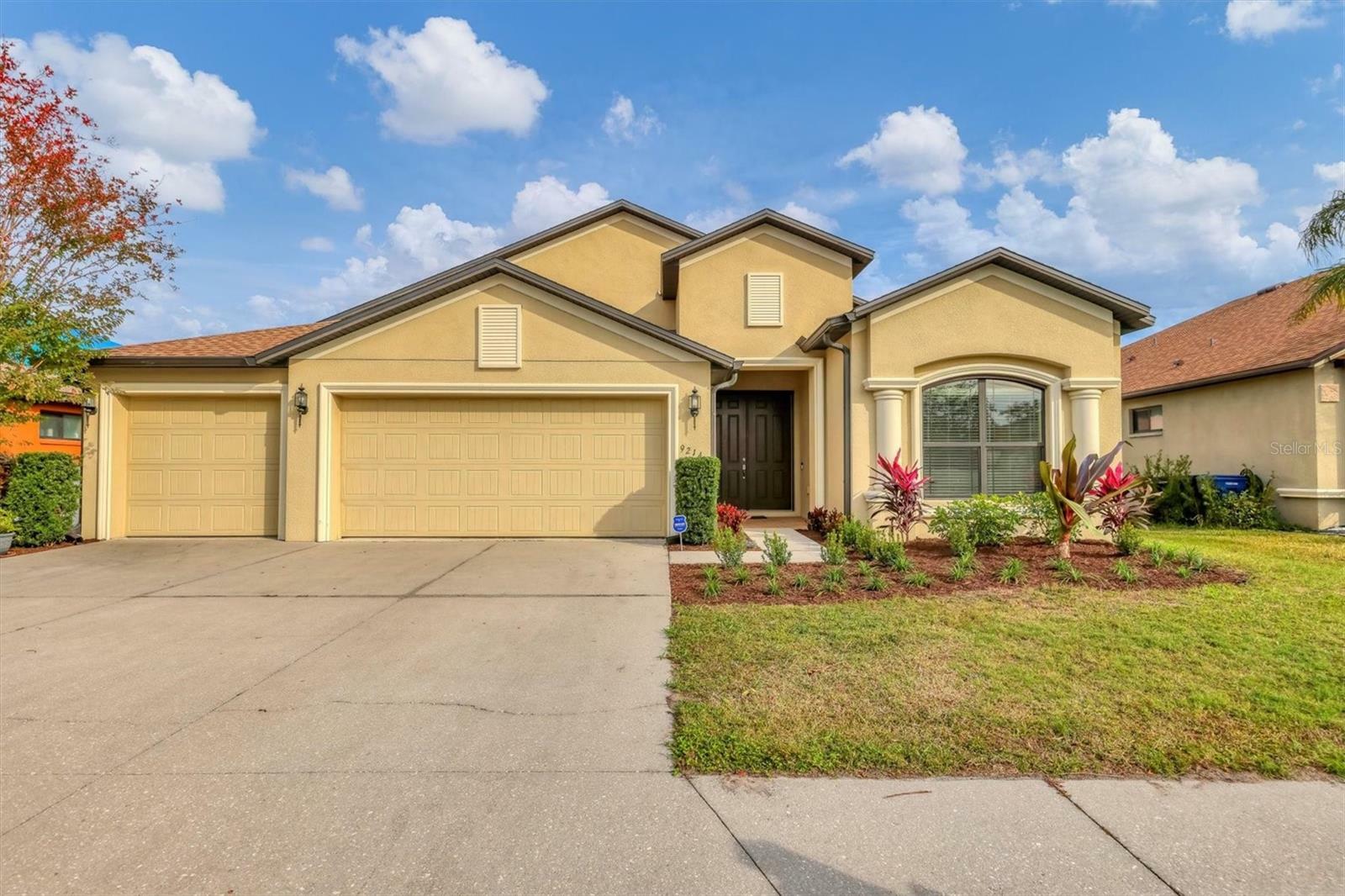 Property Photo:  9214 Raes Creek Place  FL 34221 