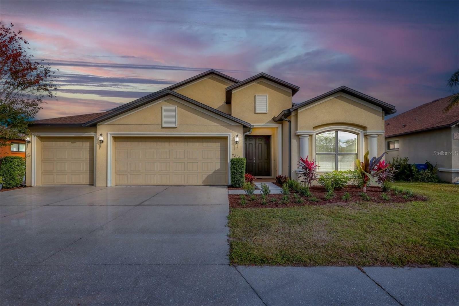 Property Photo:  9214 Raes Creek Place  FL 34221 