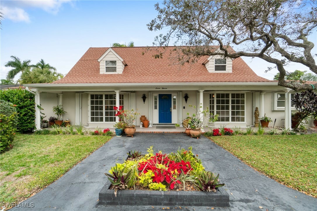 Property Photo: 711 Banyan Boulevard FL 34102