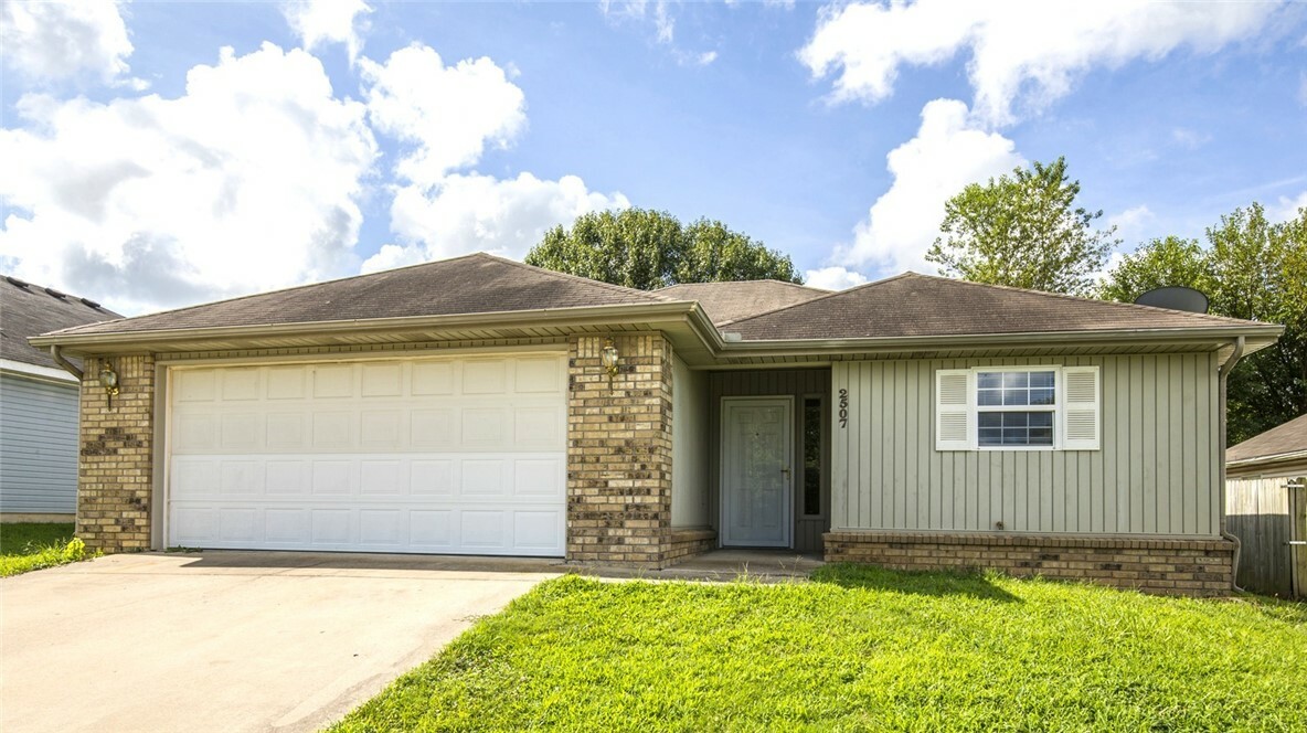 Property Photo:  2507 SW 10th Street  AR 72712 