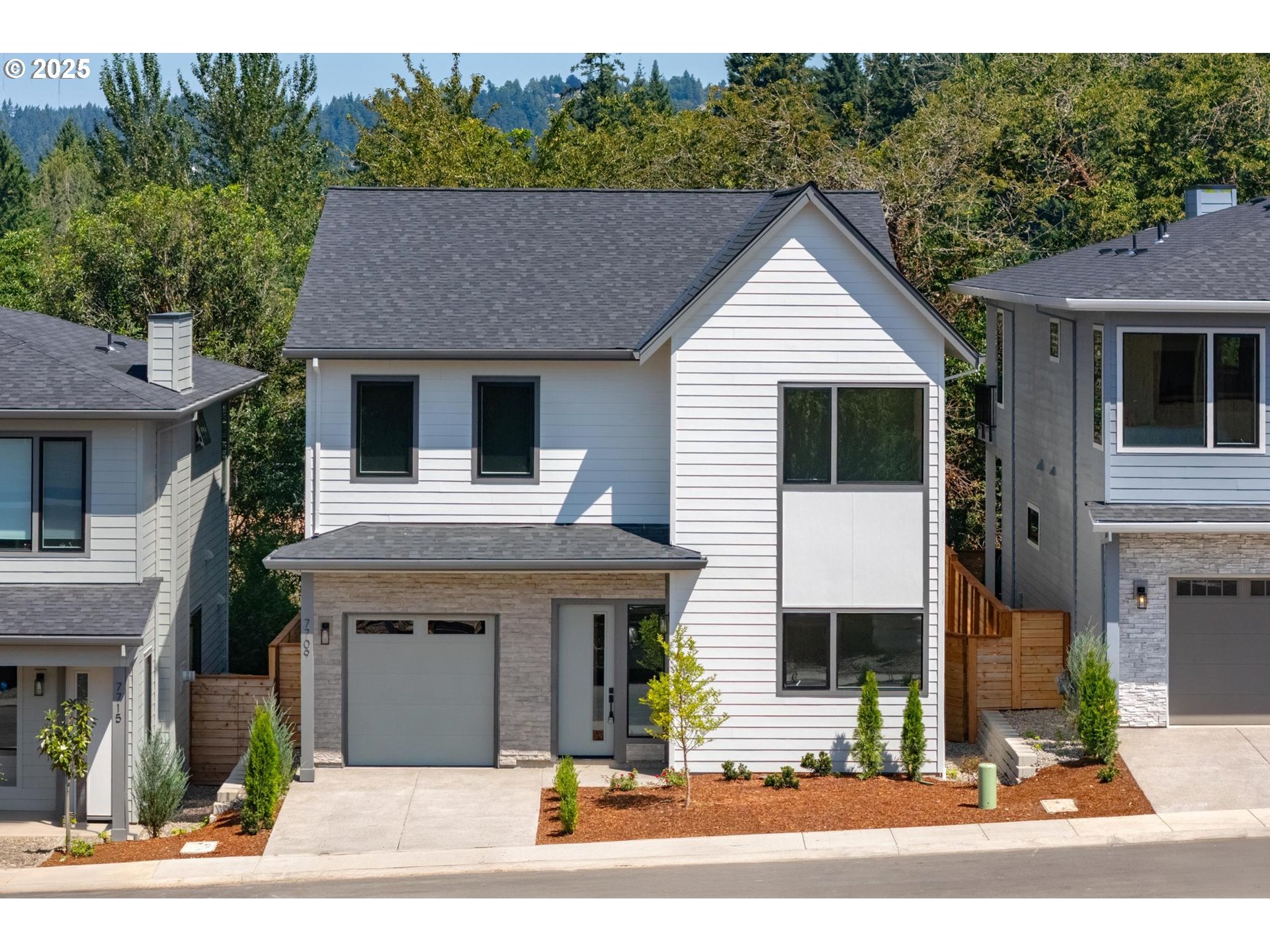 Property Photo:  7739 SW 42nd Ave 16  OR 97219 