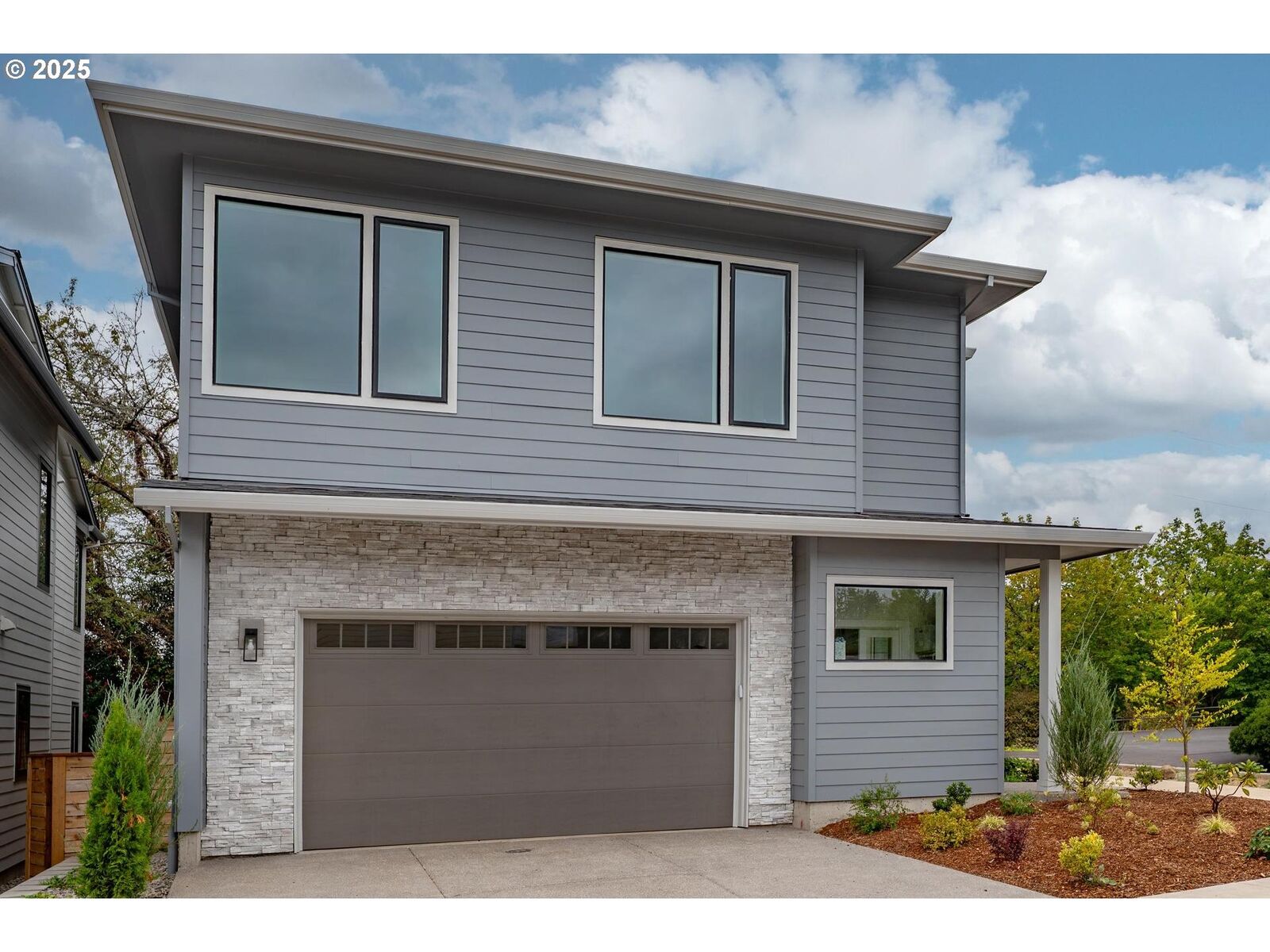 Property Photo: 7739 SW 42nd Ave 16 OR 97219