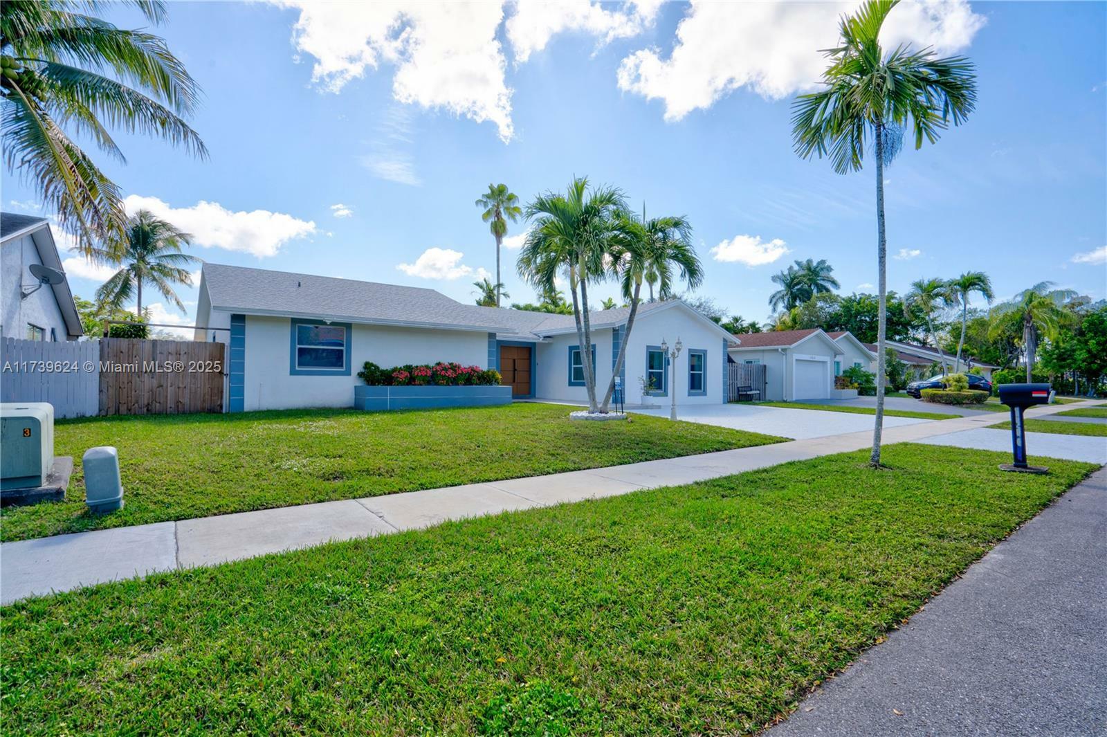 Property Photo: 11580 SW 92nd St FL 33176