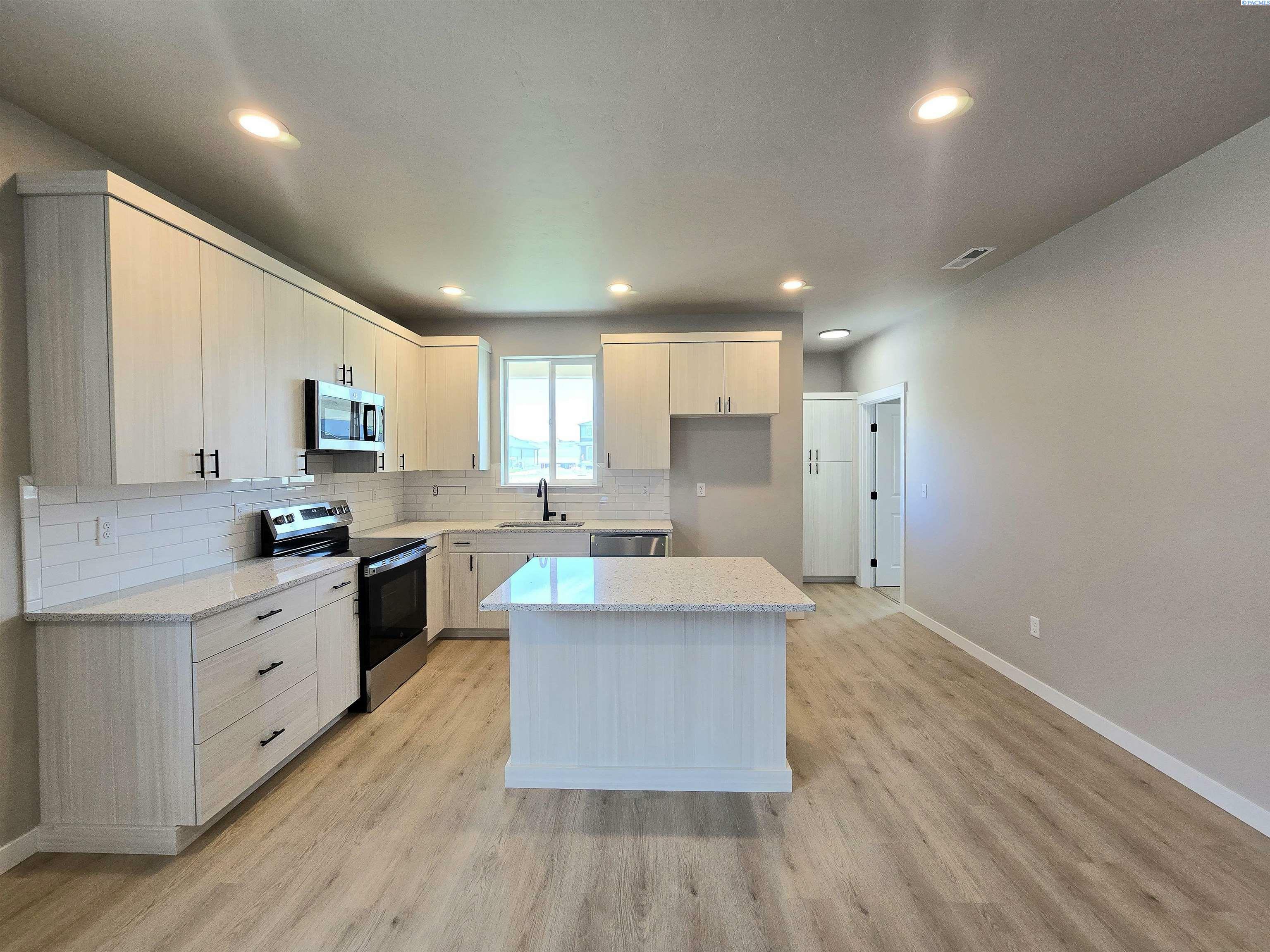 Property Photo:  3593 Stardust St.  WA 99352 