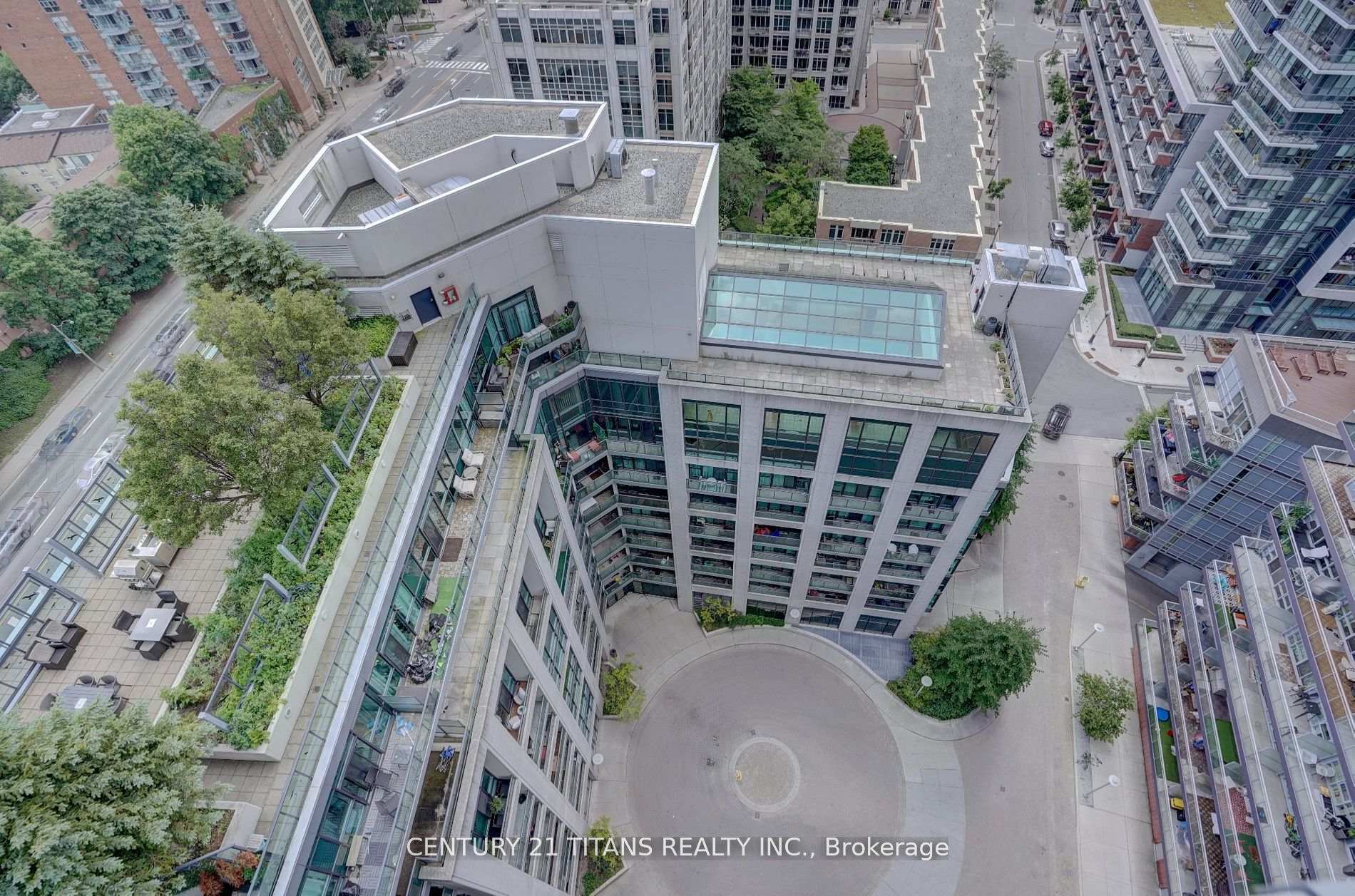 Property Photo: 600 Fleet Street 1909 ON M5V 1B7