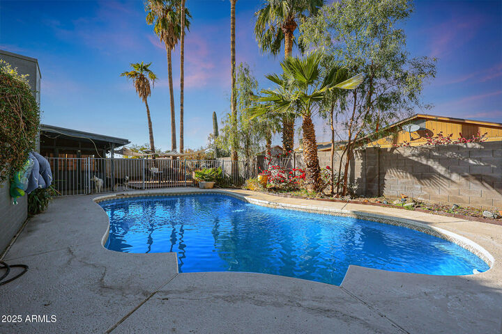 Property Photo:  556 W Kiva Avenue  AZ 85210 