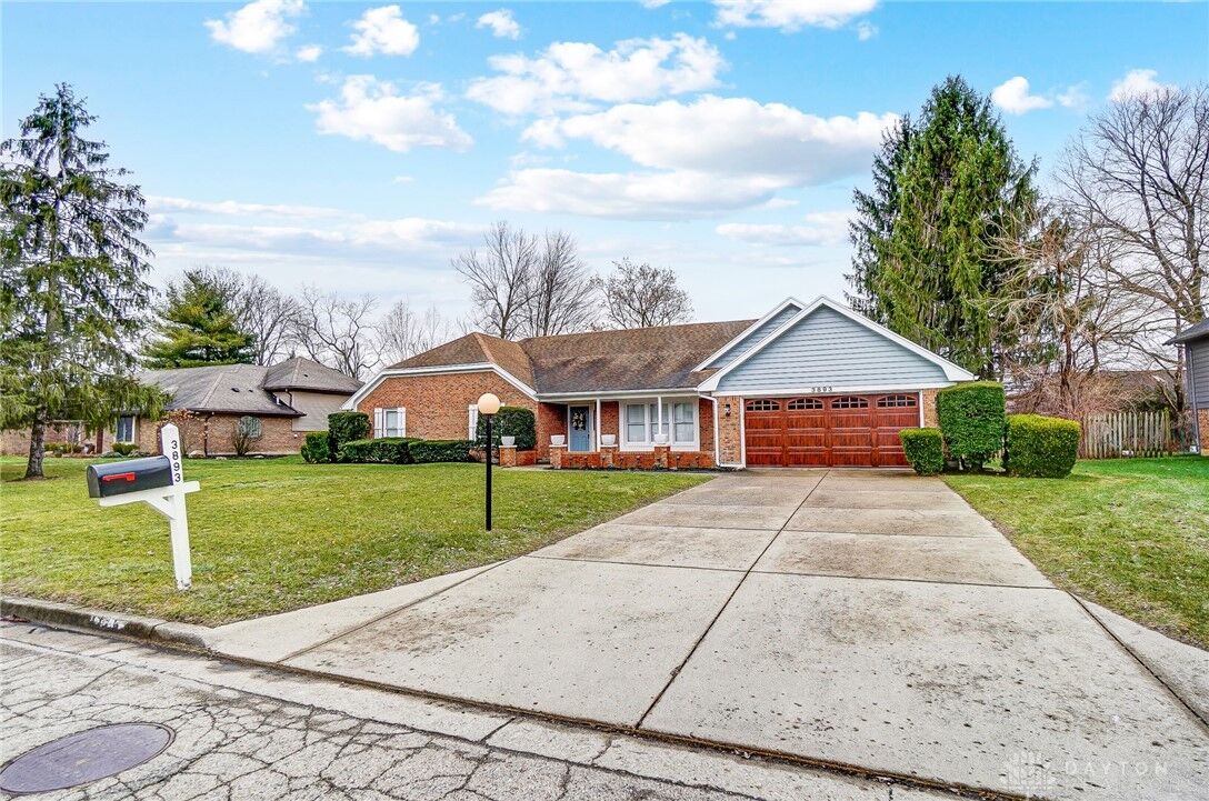 Property Photo: 3893 Walnut Grove Lane OH 45440