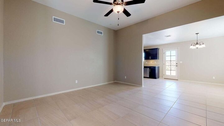 Property Photo: 909 Raegil Street TX 79928