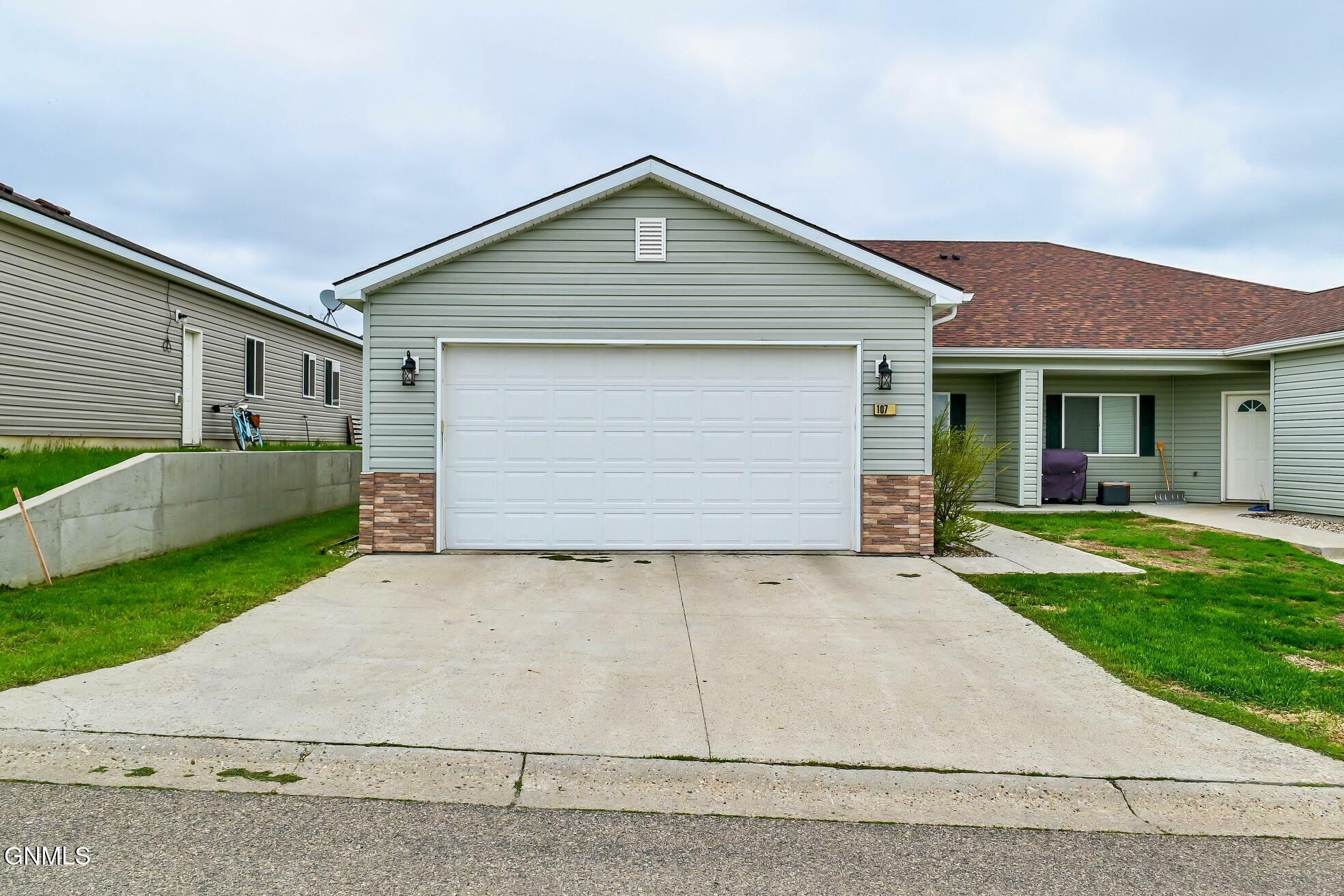 Property Photo:  115 Hilltop Way  ND 58784 