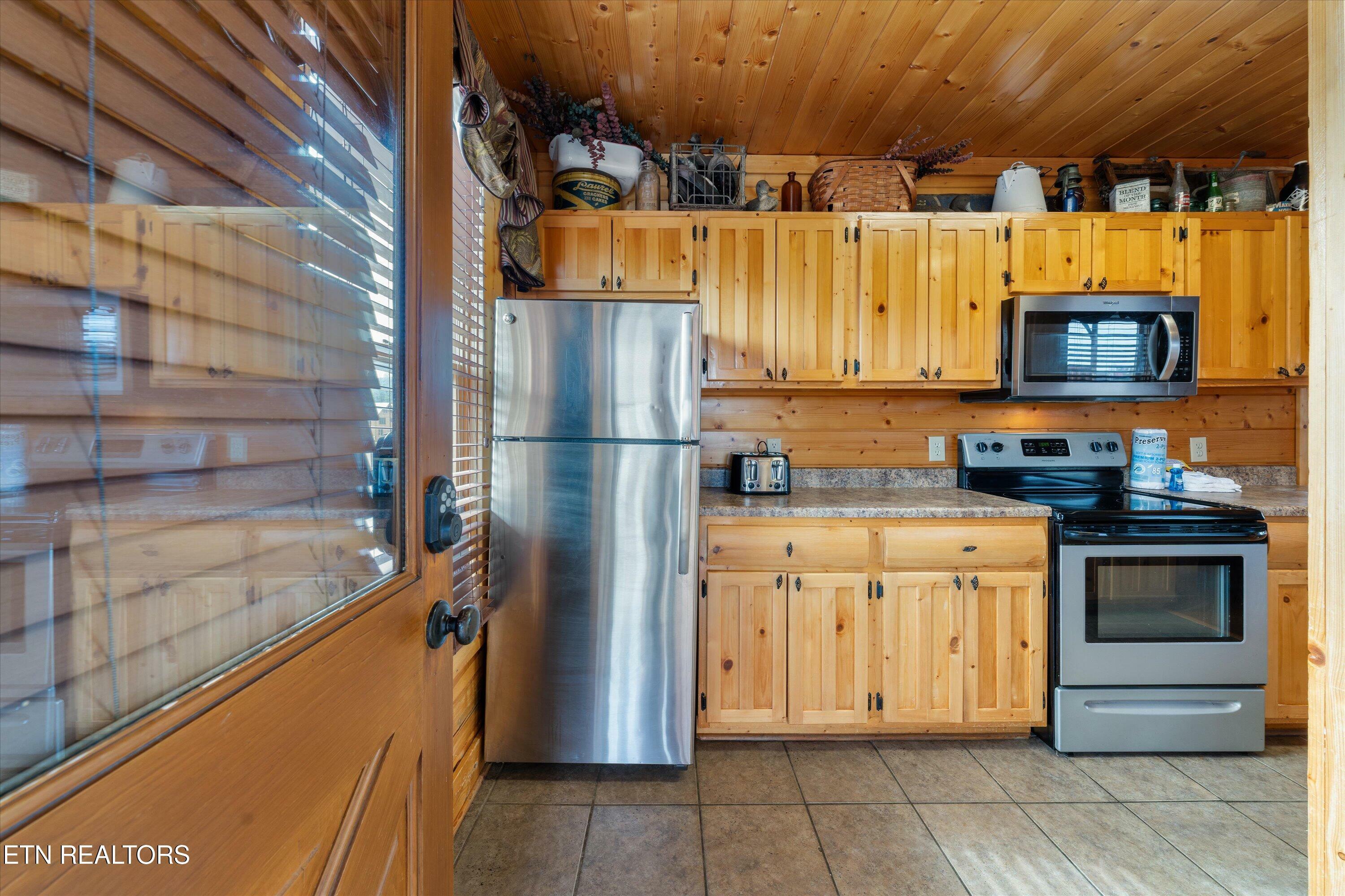 Property Photo: 2835 White Oak Ridge Lane TN 37862