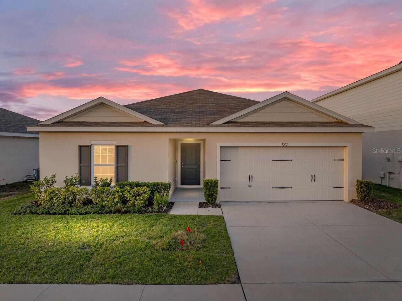 Property Photo: 1207 Tank Trail FL 33844