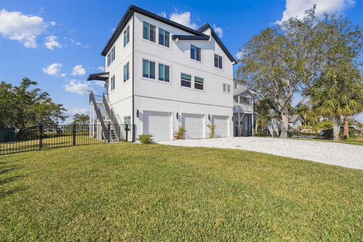 Property Photo:  1640 Sea Breeze Drive  FL 34689 