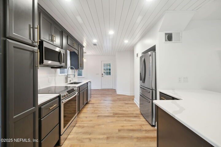 Property Photo: 1904 Orange Picker Road FL 32223