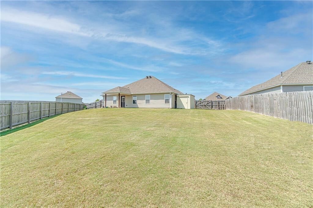 Property Photo:  501 Driftwood Street  AR 72745 