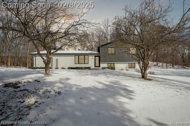 Property Photo:  605 Indian Lake Road  MI 48371 