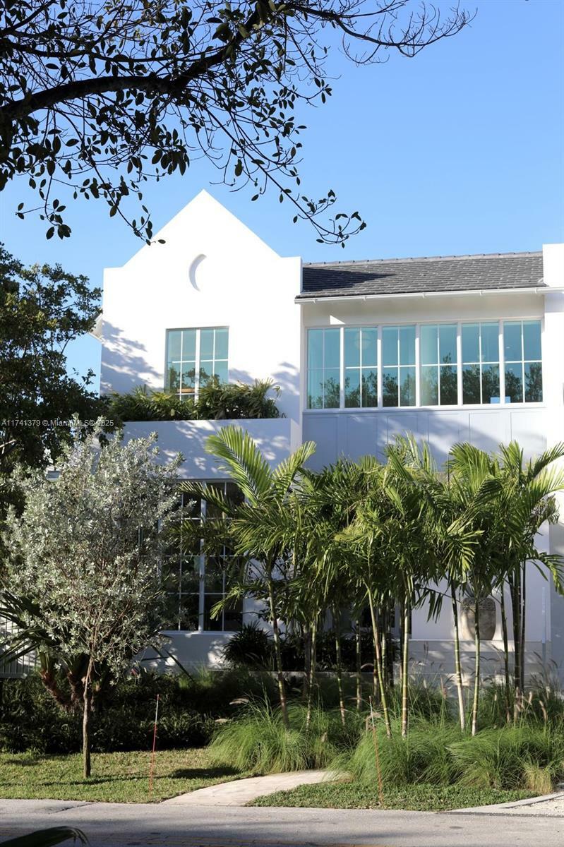 261 Greenwood Dr  Key Biscayne FL 33149 photo