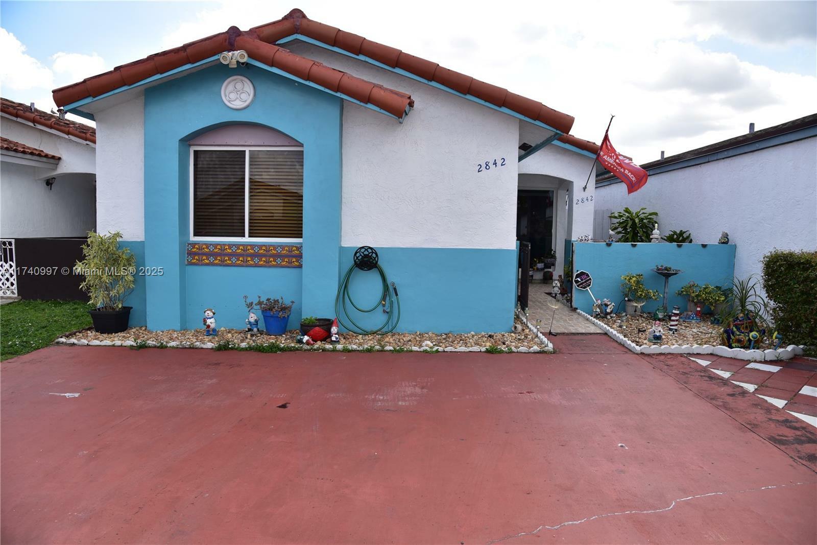 Property Photo:  2842 W 74th Pl  FL 33018 