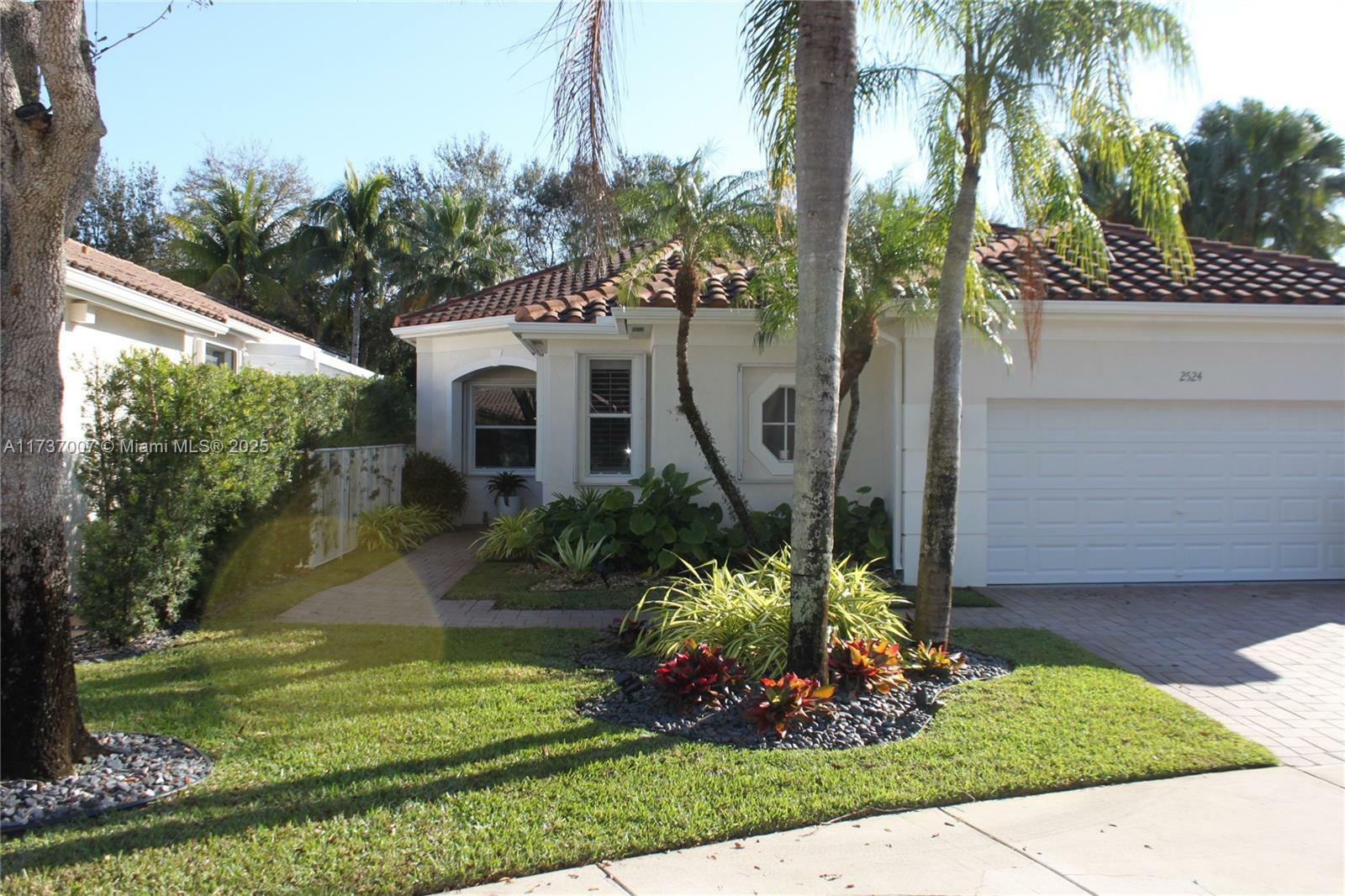 Property Photo:  2524 Bay Pointe Ct 2524  FL 33327 