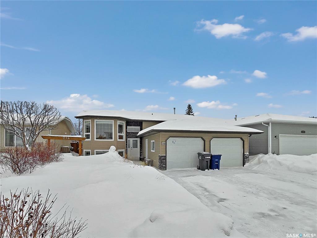 Property Photo:  214 1st Avenue N  SK S0K 4S0 