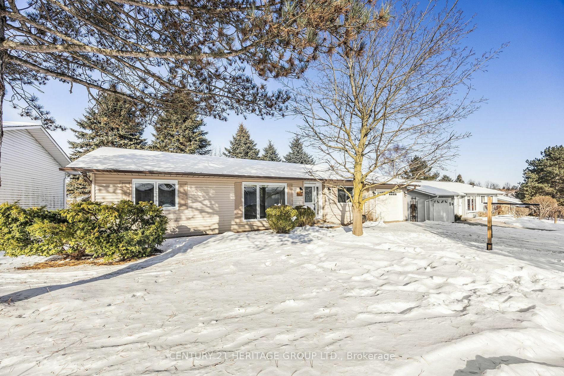 Property Photo:  116 Tecumseth Pines Dr  ON L0G 1W0 