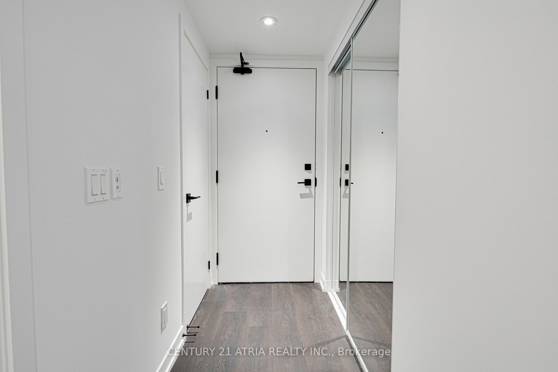 Property Photo:  319 Jarvis St 3001  ON M5B 0C8 