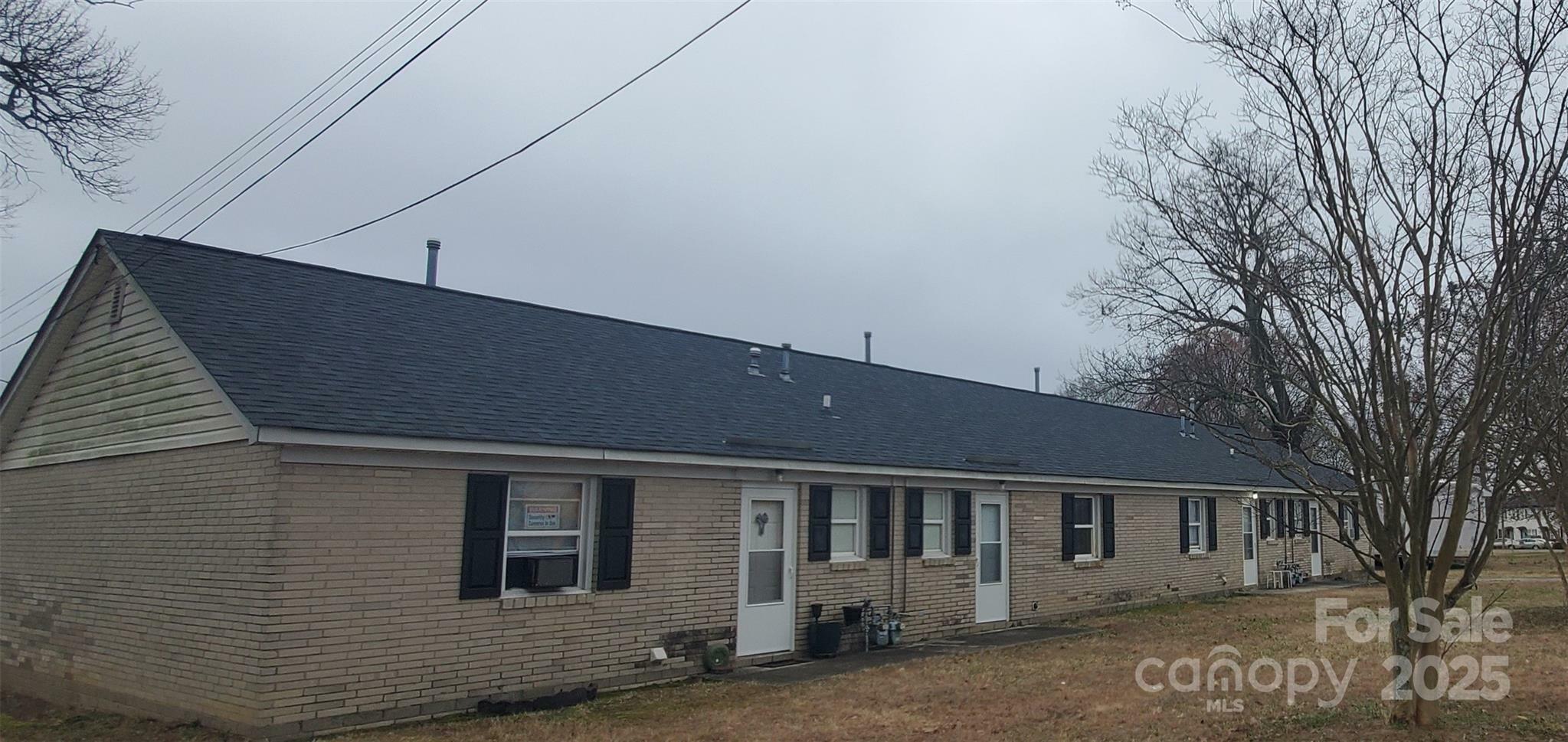 Property Photo:  1015 E Airline Avenue  NC 28054 