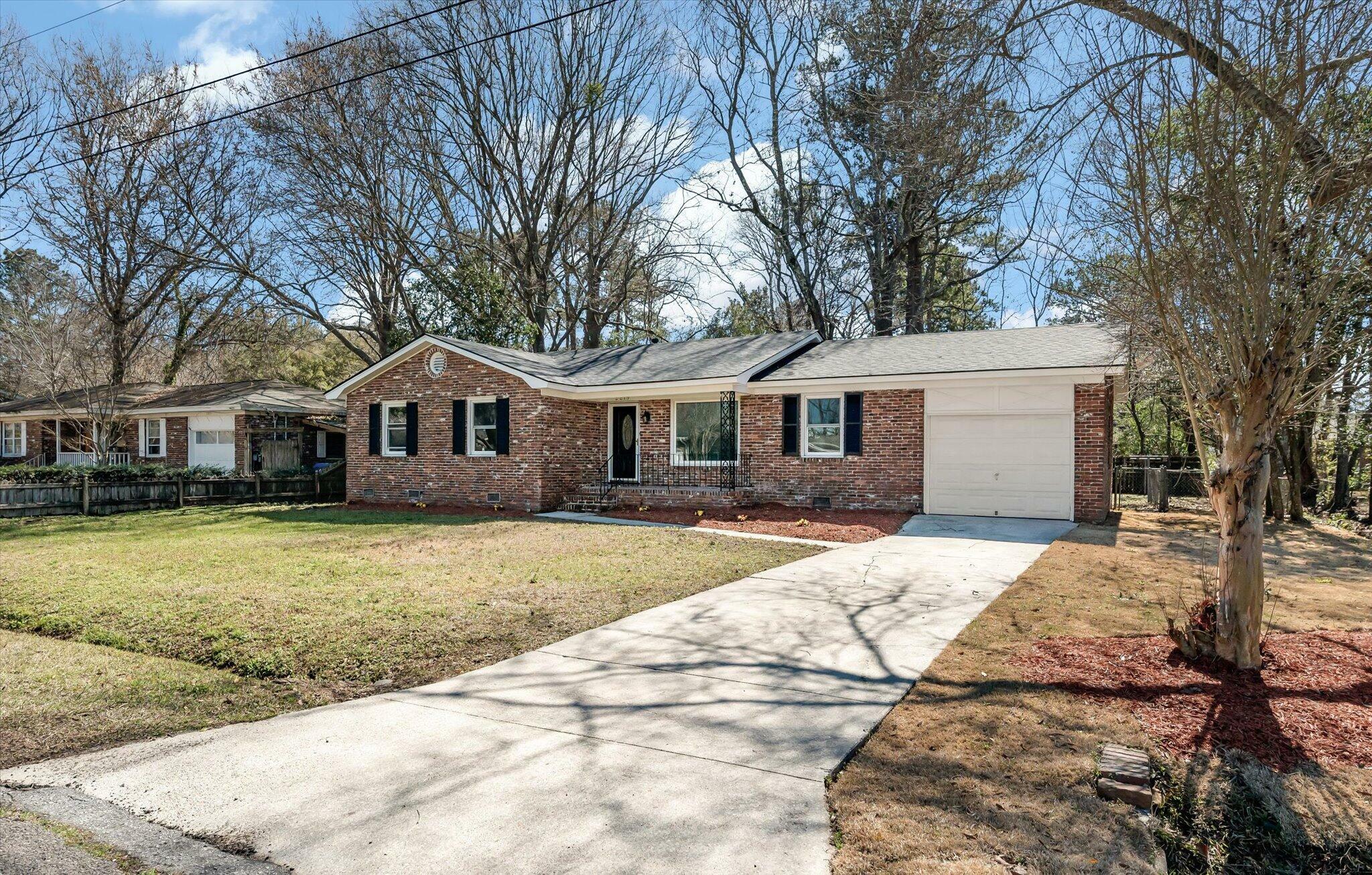 Property Photo:  2219 N Dallerton Circle  SC 29414 