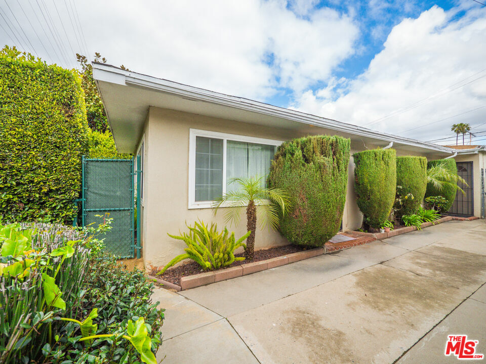 Property Photo:  4962  S Centinela Ave  CA 90066 