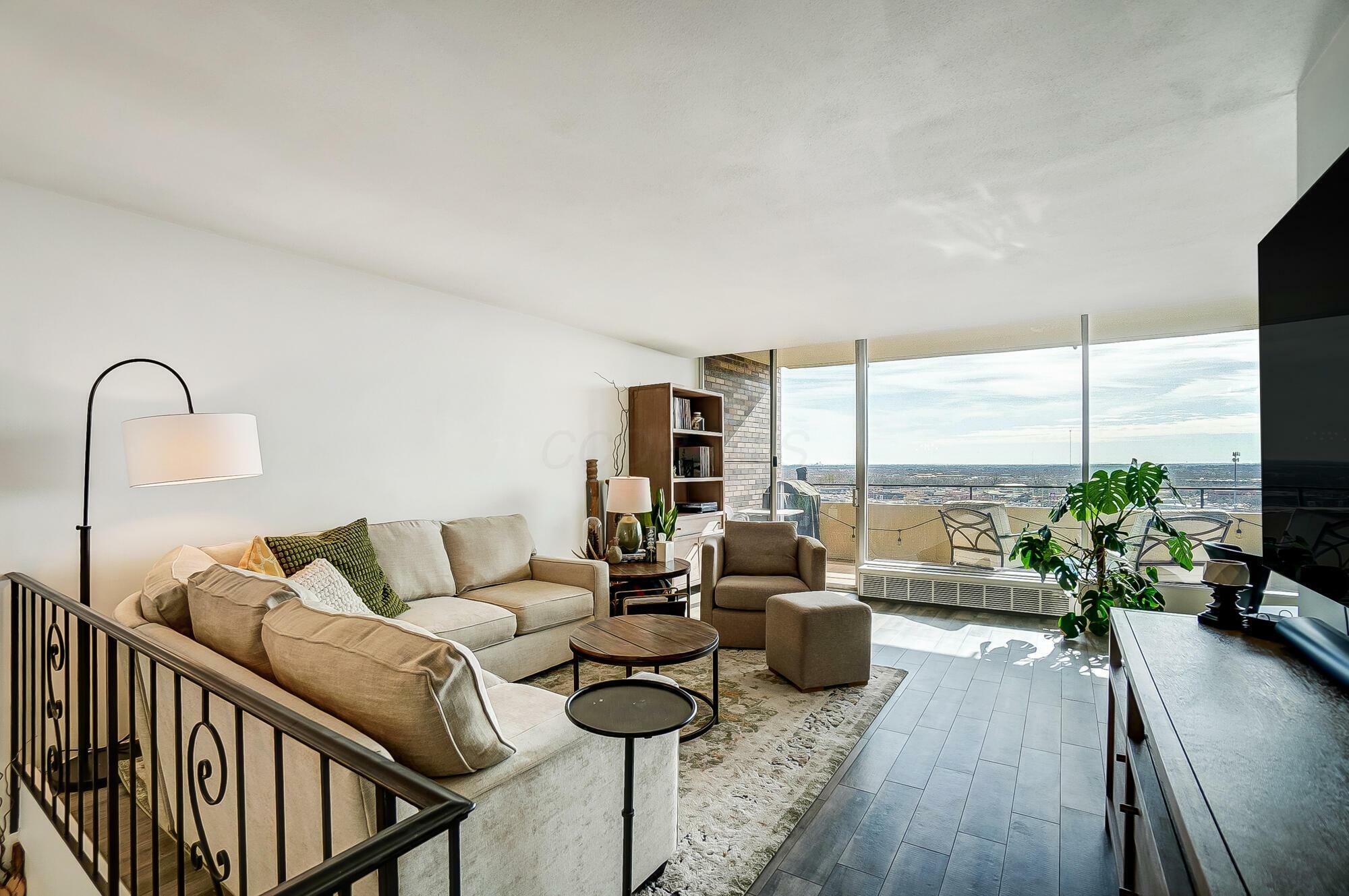 Property Photo: 1000 Urlin Avenue OH 43212