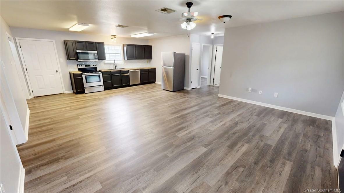 Property Photo: 610 E 2nd Street LA 70647