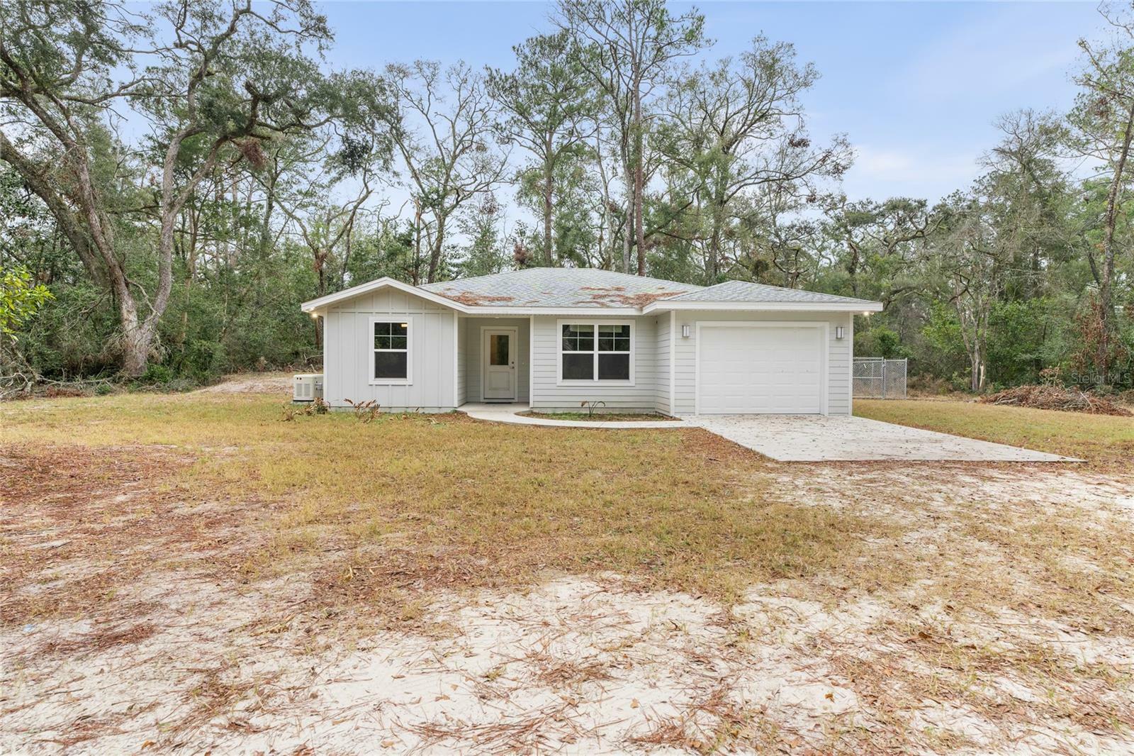 Property Photo: 25815 83rd Road FL 32008