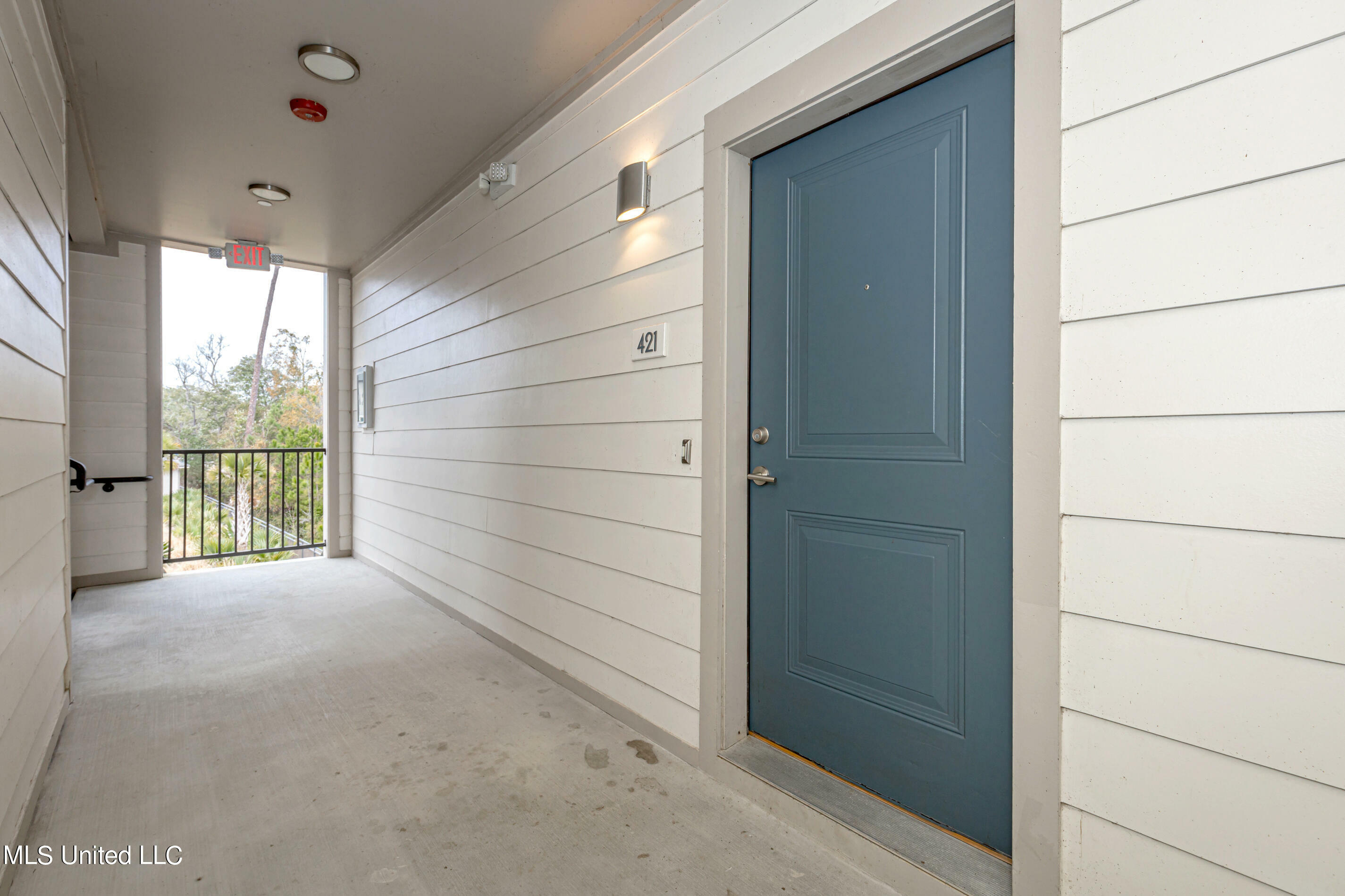 Property Photo:  2501 Bienville Boulevard  MS 39564 