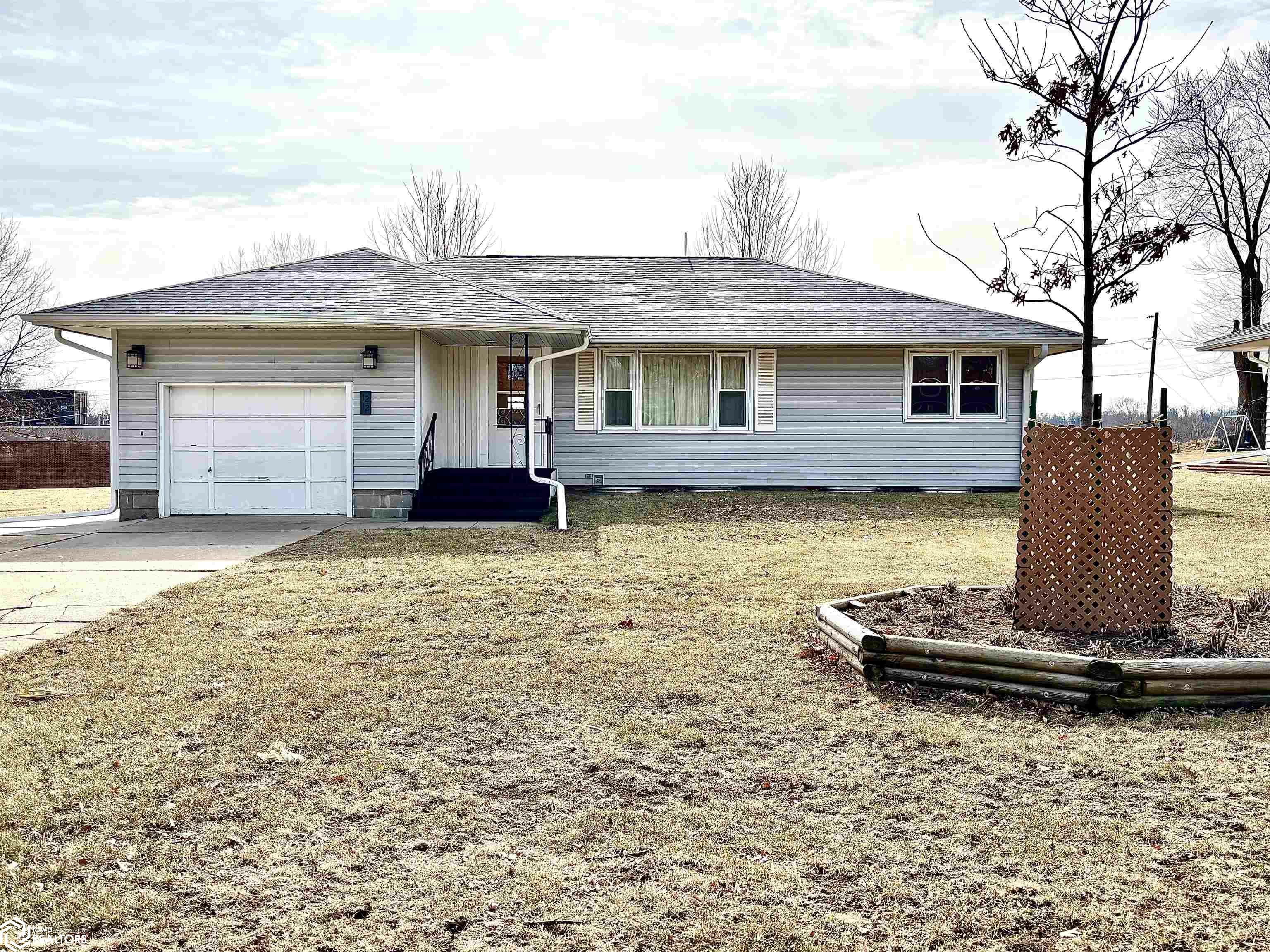 Property Photo: 1212 W Anson Street IA 50158