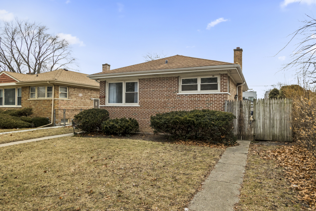 Property Photo:  1117 Fowler Avenue  IL 60202 