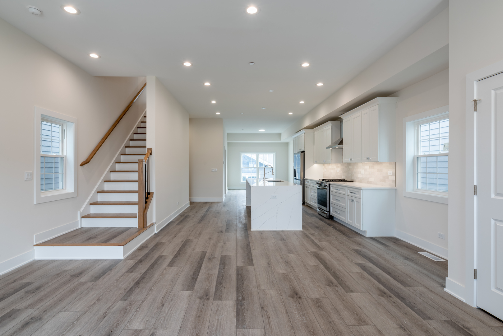Property Photo: 9 N Beverly Lane IL 60004
