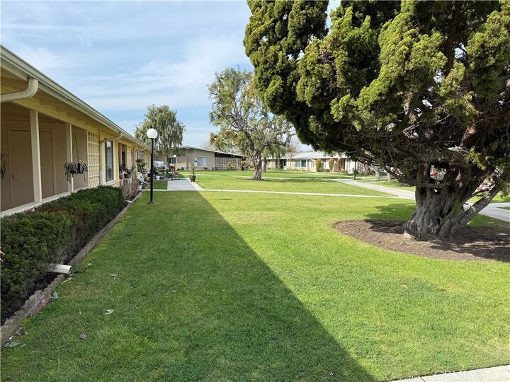 Property Photo:  1341 Weeburn M4-75J Road  CA 90740 