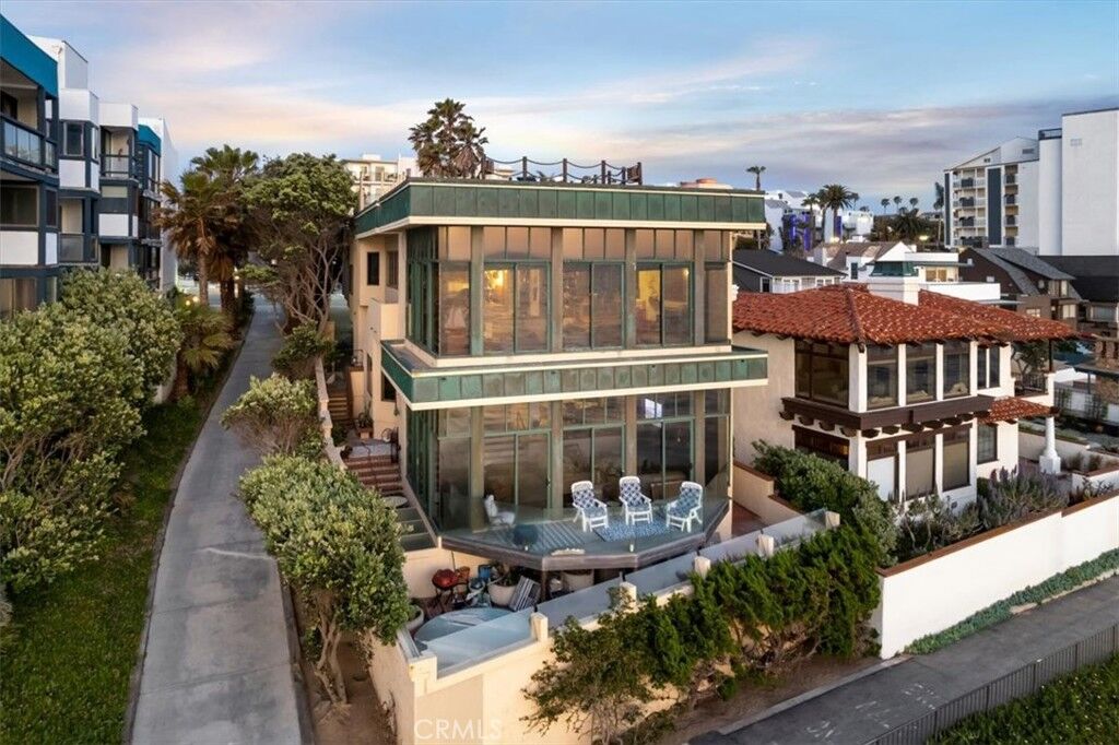Property Photo: 601 Esplanade B CA 90277