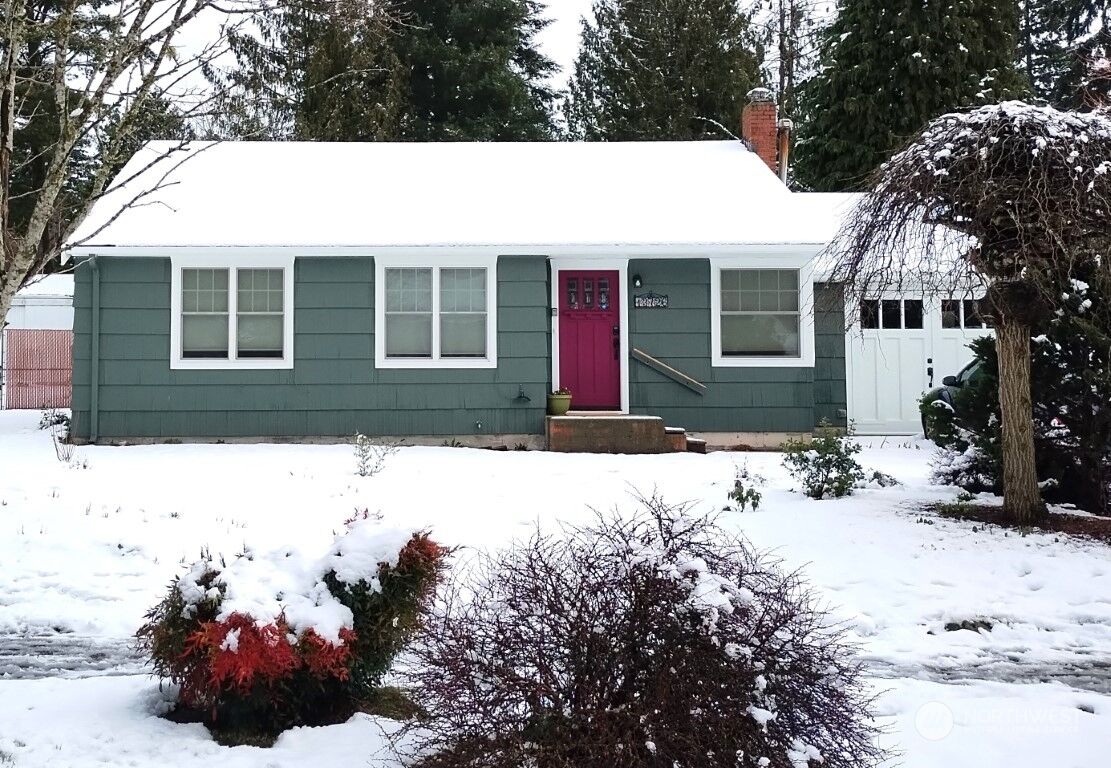 Property Photo: 13726 Ashworth Avenue N WA 98133