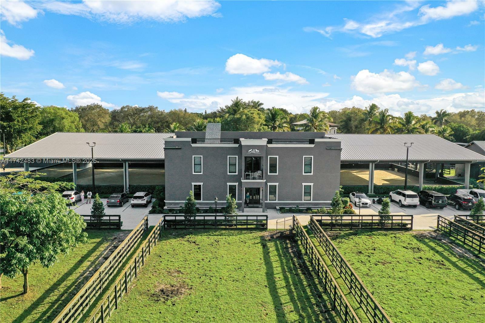 Property Photo: 2625 SW 148th Ave FL 33331