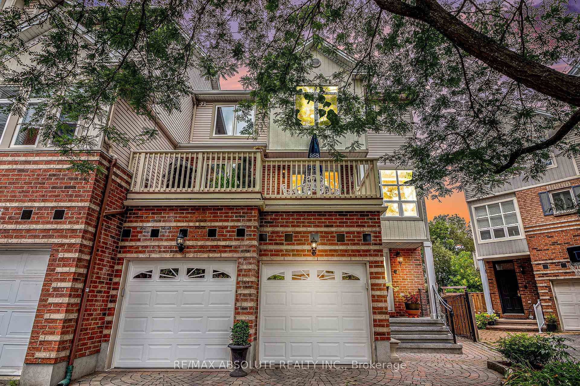 Property Photo: 47 Robinson Avenue ON K1N 8N8