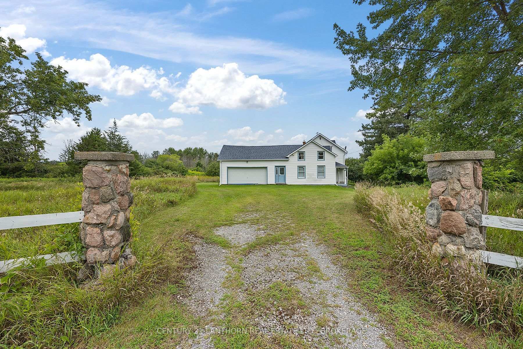 Photo de la propriété: 38 Fitchett Road ON K7R 3K8