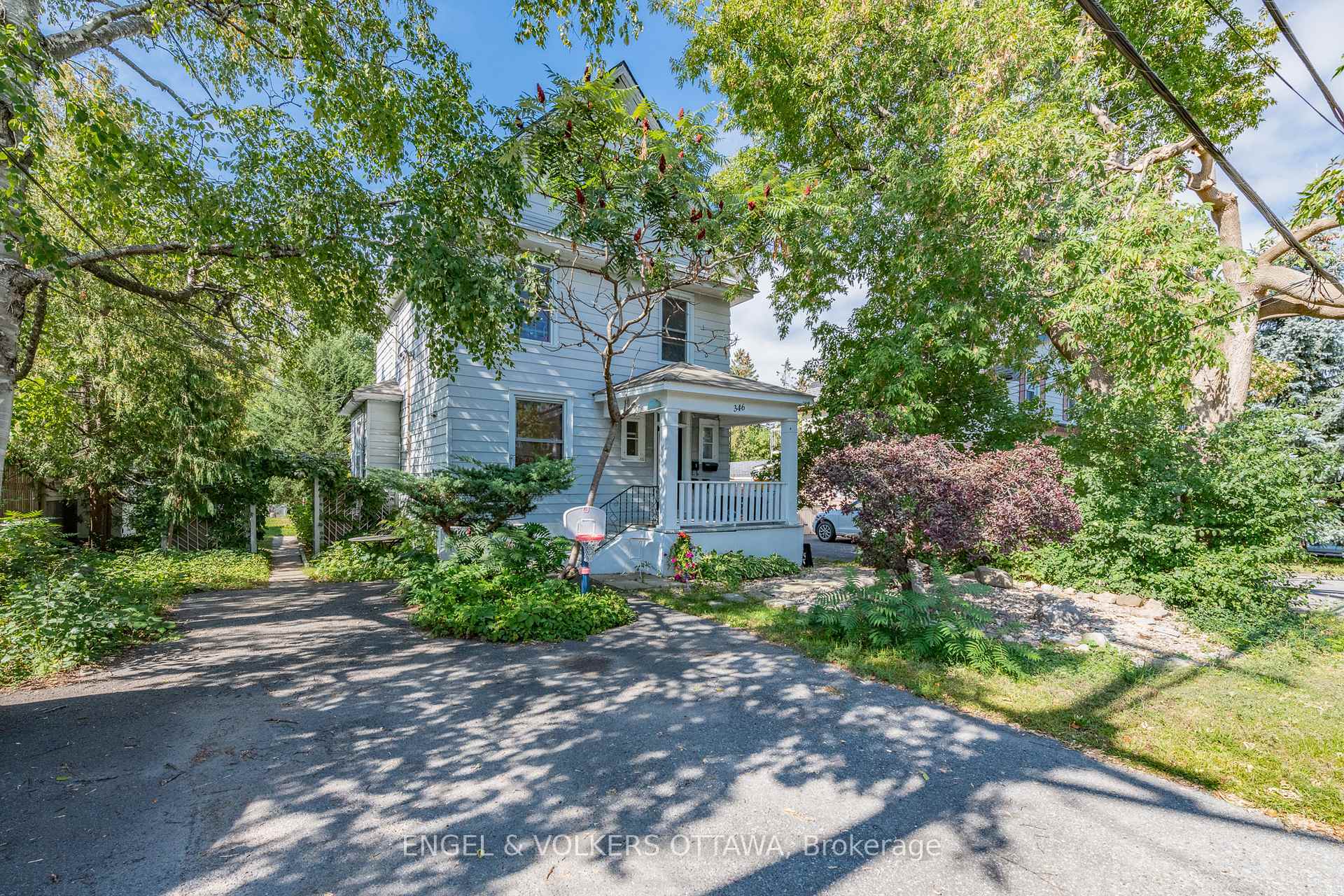 Property Photo: 346 Athlone Avenue ON K1Z 5M4