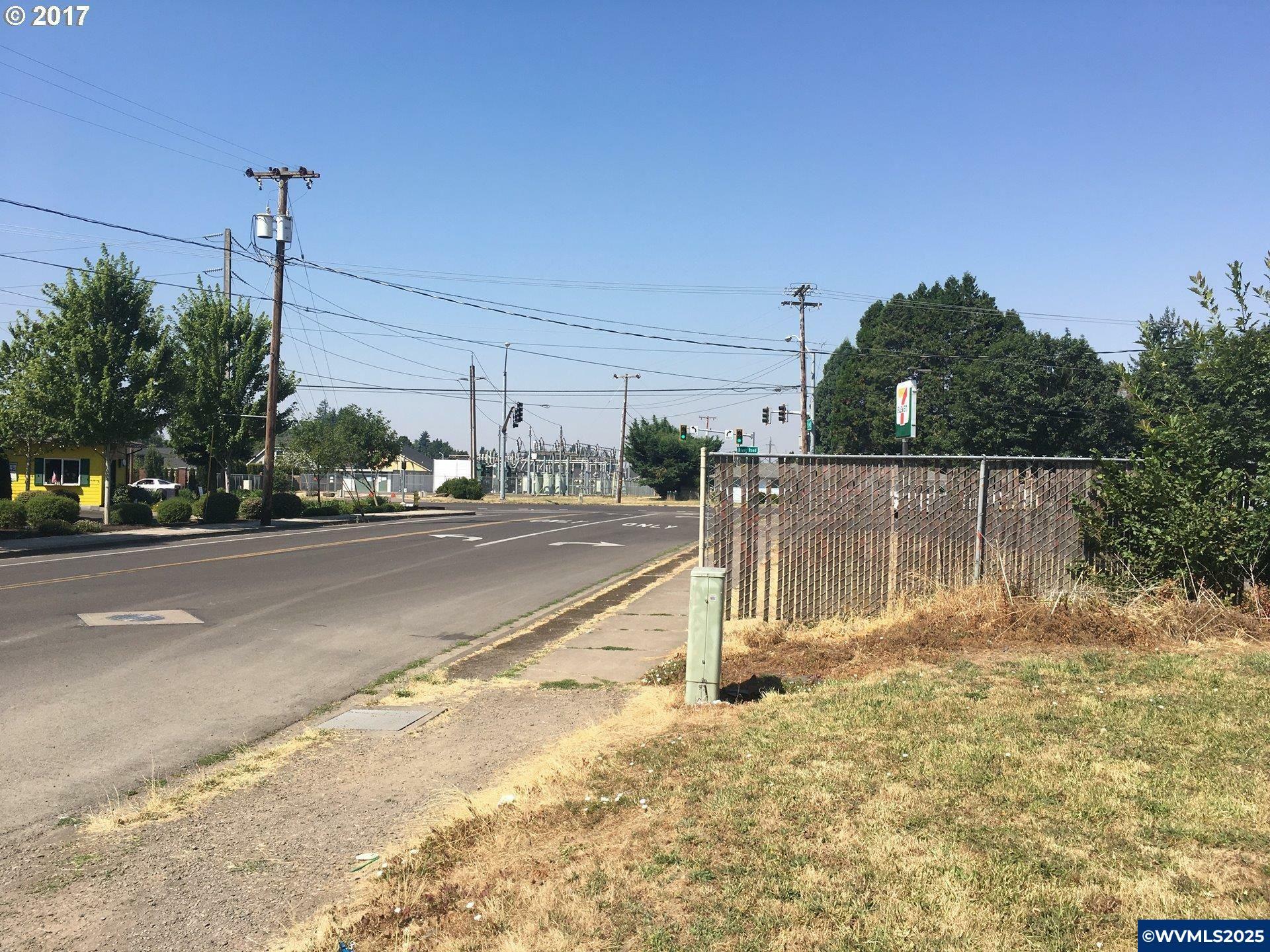 Property Photo: 3835 River Rd OR 97404