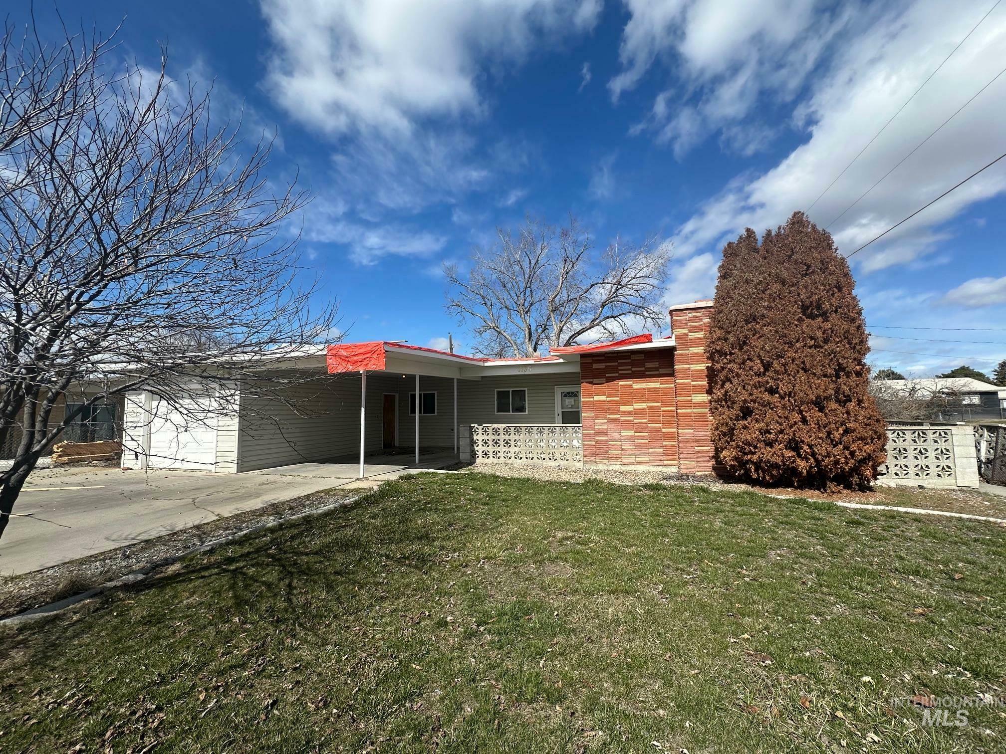 Property Photo: 1135 SW 9th Ave OR 97914