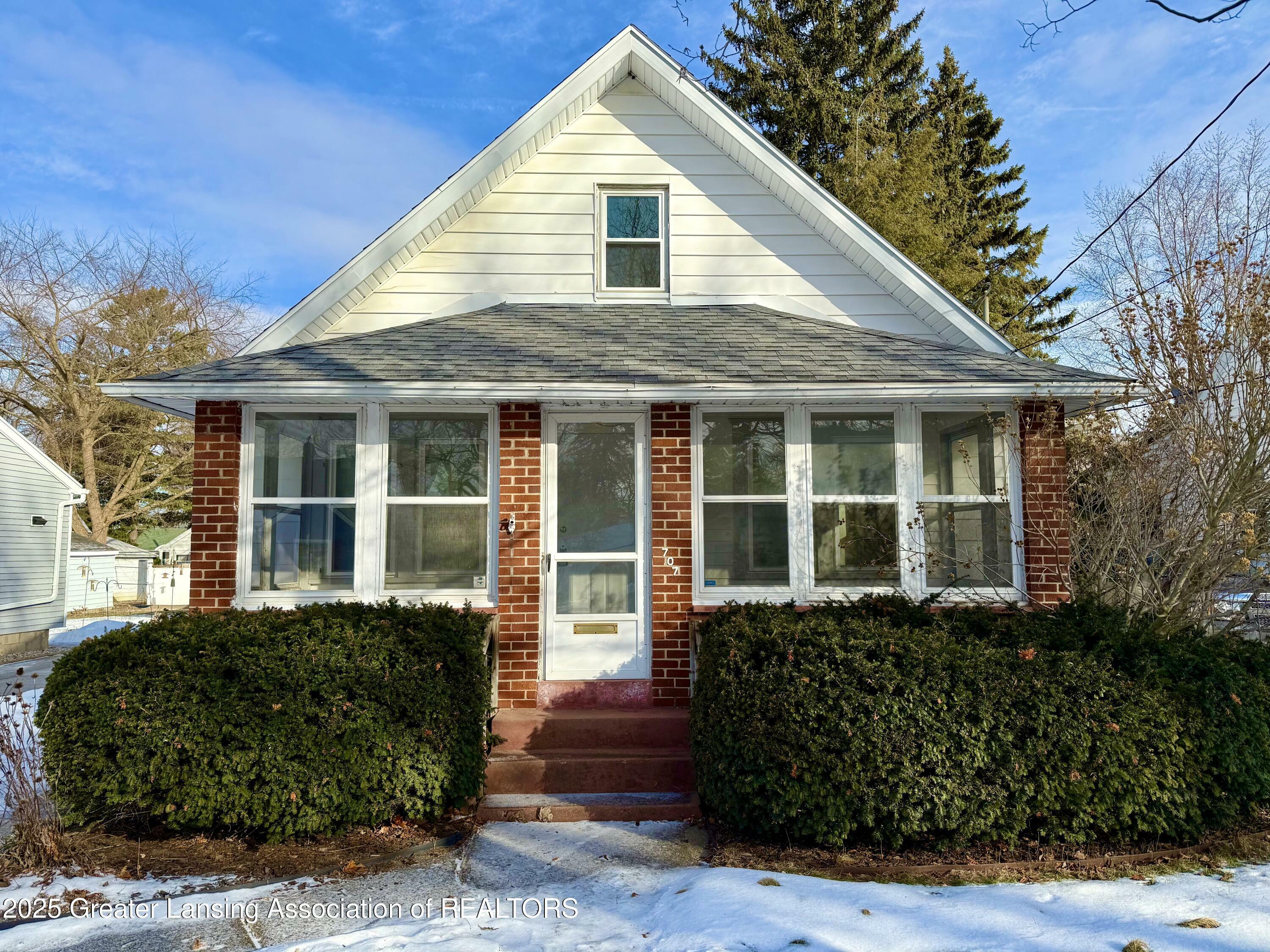 Property Photo: 707 Lincoln Avenue MI 48910